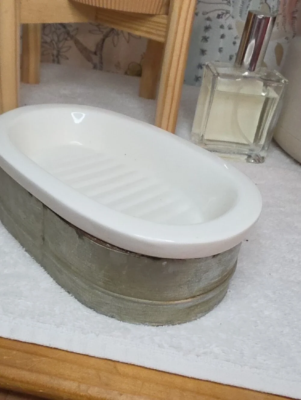 Creative Co-Op White Ceramic Soap Dish with Wood-Effect Base